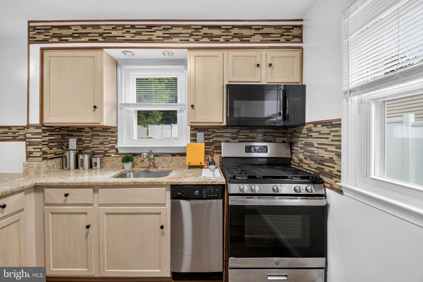 1910 Park Pl, Gwynn Oak, MD 21207 &mdash; Photo 5